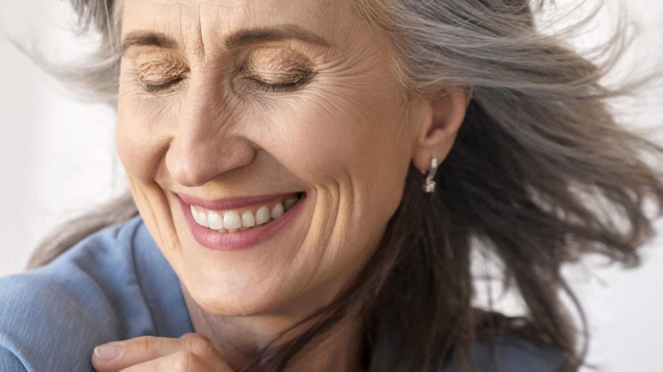 portrait-beautiful-smiling-older-woman (1)