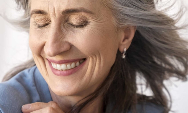 portrait-beautiful-smiling-older-woman (1)