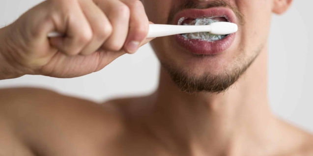 front-view-man-brushing-his-teeth